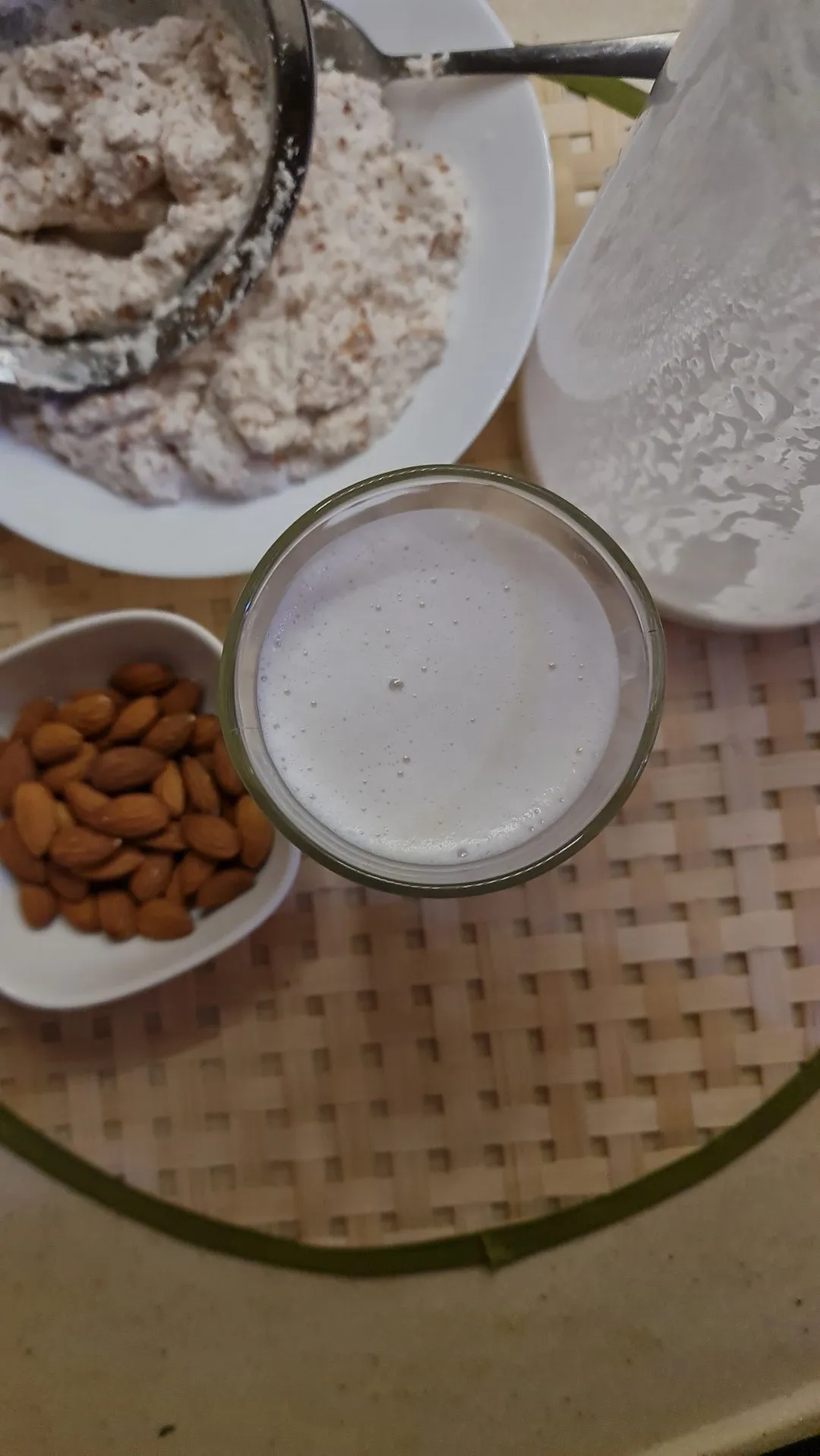 حليب اللوز