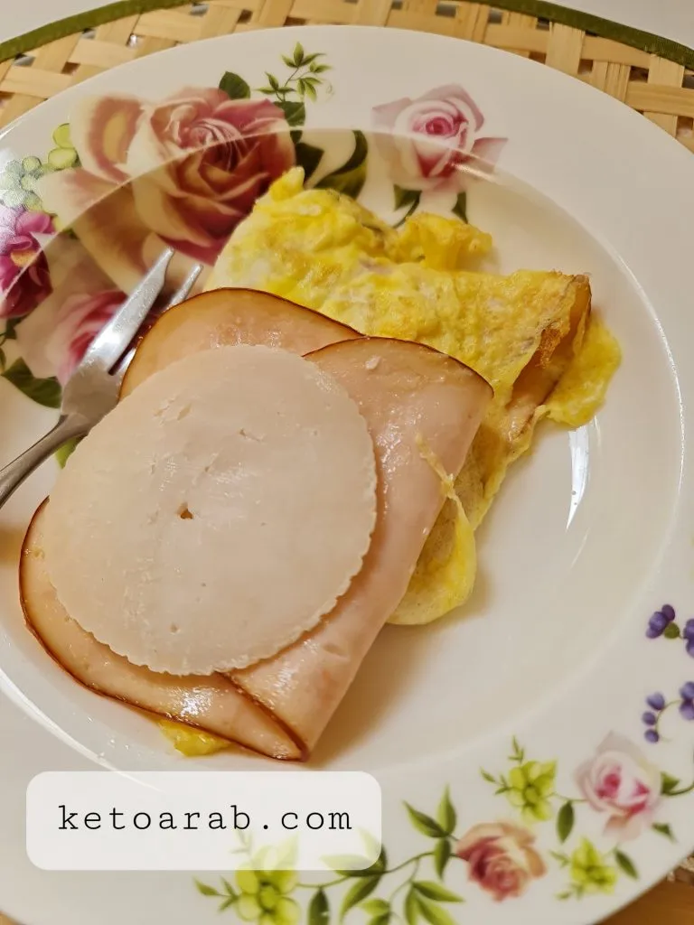 بيض بالزبدة مع حبش مدخن