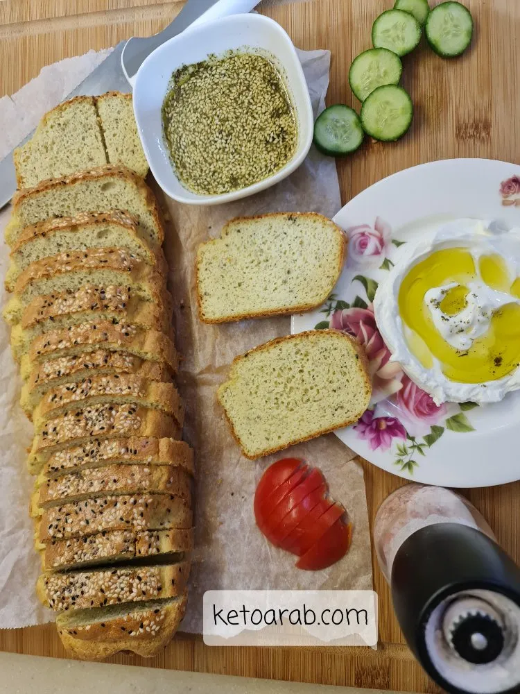توست كيتو بدقيق اللوز