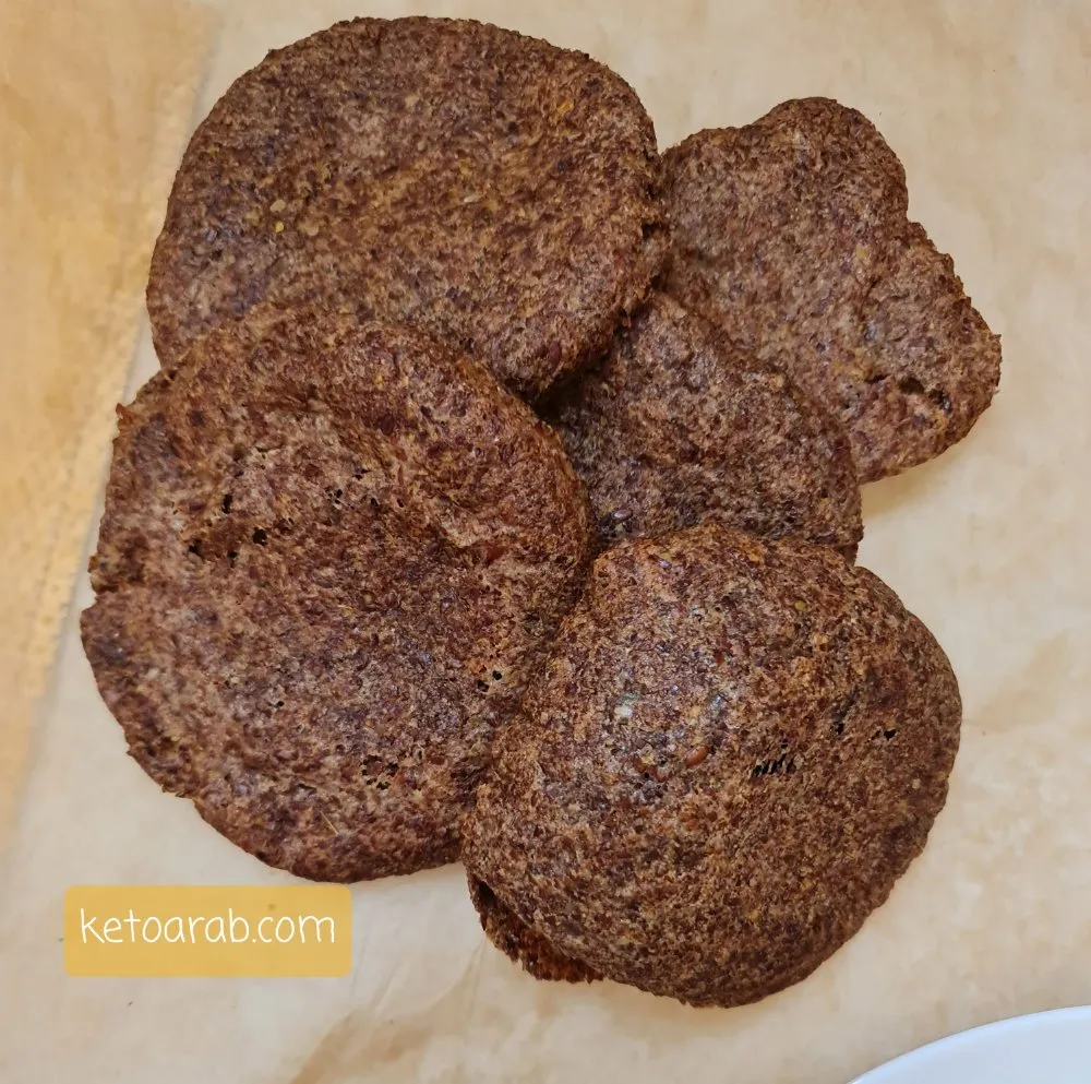 خبز بذور كتان مع اسبغول كيتو