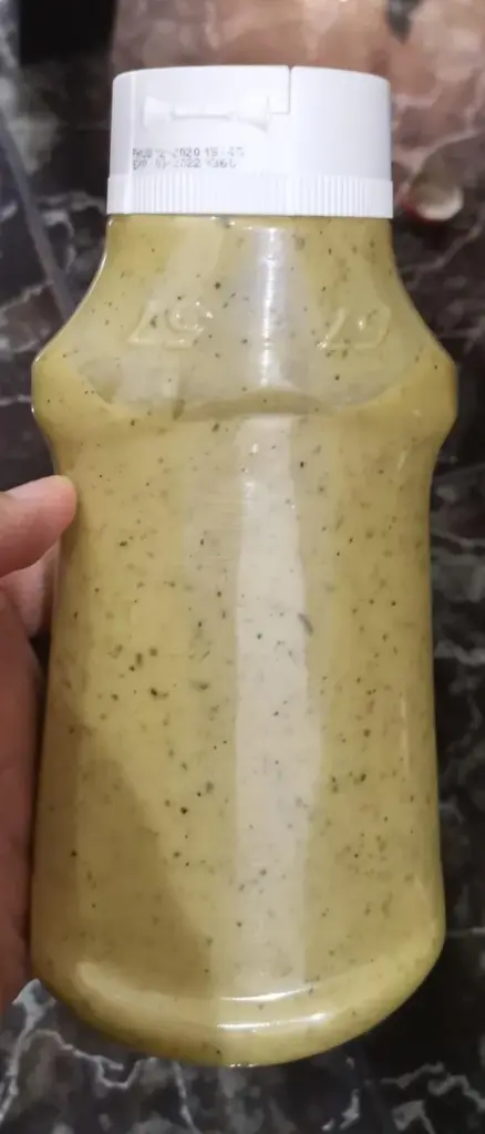 صلصة سيزر كيتو محضرة في المنزل
